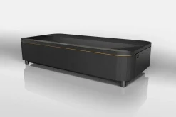 EH-QS100B : Projecteur 4K PRO-UHD ultracourte focale avec 4500 lumens de luminosité et commandes IP pour une expérience de divertissement immersive.