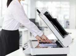 Scanner à plat A3 WorkForce DS-71000WN avec connexion réseau et compatible avec des plateformes ouvertes, avec chargeur automatique de documents de 150 feuilles