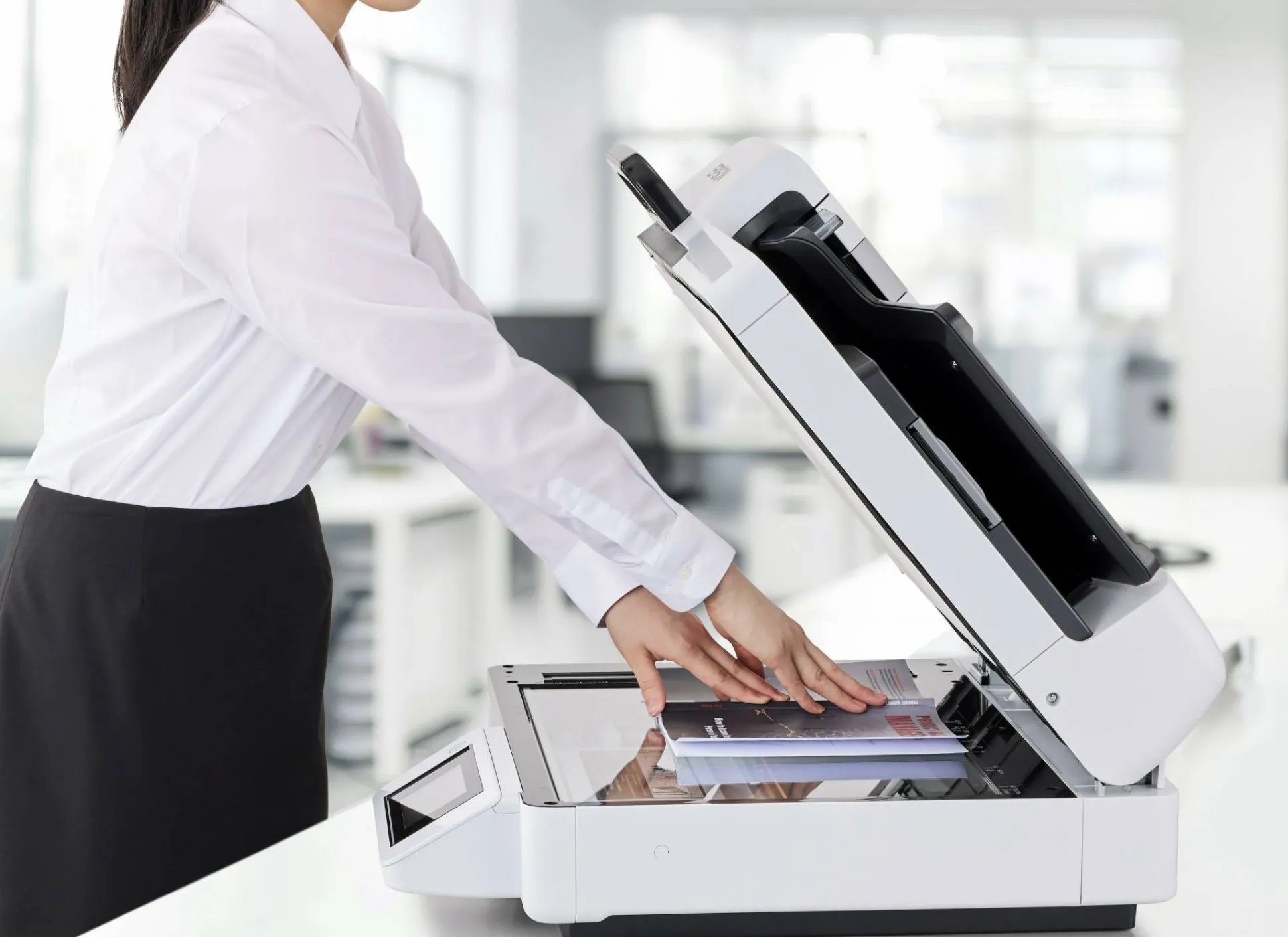 Scanner à plat A3 WorkForce DS-71000WN avec connexion réseau et compatible avec des plateformes ouvertes, avec chargeur automatique de documents de 150 feuilles