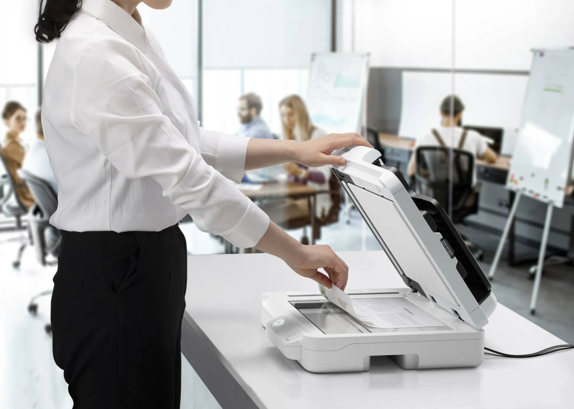 Scanner à plat compact WorkForce DS-1730 pour les petites entreprises et les bureaux à domicile.